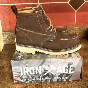 Mens Iron Age waterproof work boots .. They are a 9 1/2 wide